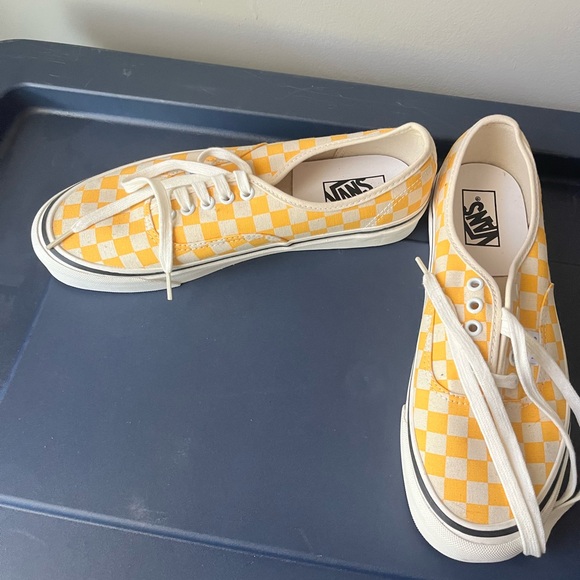 White and yellow Vans, they have never been worn before. - Picture 3 of 3